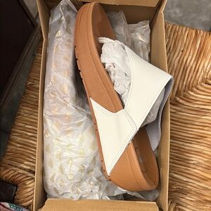 Women's White and Tan Slide Sandals